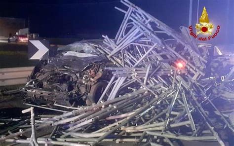 incidente montecchio emilia oggi|Reggio Emilia, arrestato lautista del camion che ha perso il carico ...